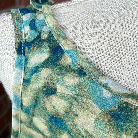 Ana Sleeveless Watercolor Top‎ - Picture 7 of 10